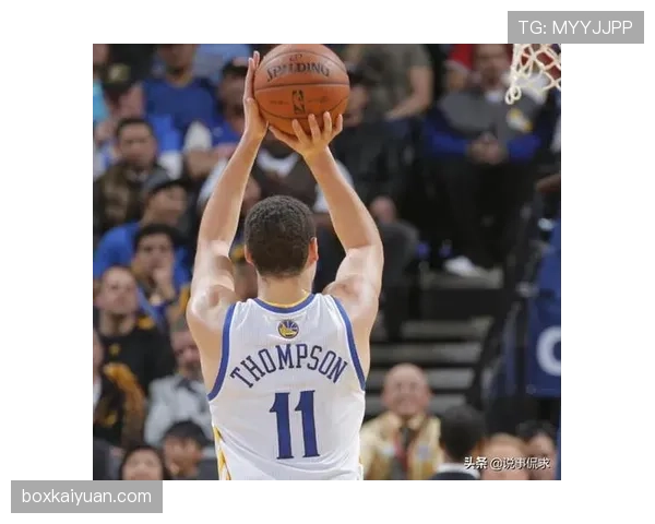 乔丹·汤普森赛场上猛得不像人，赛后逛街却像富家小哥，刷到照那刻我心态碎了