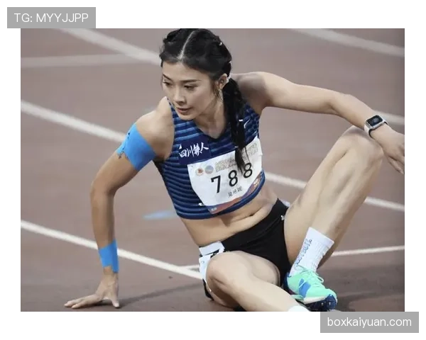 吴艳妮私服照上线，训练场野孩子和沙发贵妇同框这反差我顶不住